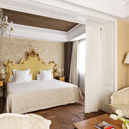 Casa 1800 Hotel 4*