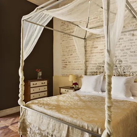 Otel Casa 1800 4*